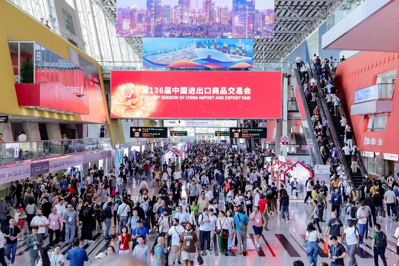 The 136th Canton Fair 丨 Yafeng Paper Made A Gorgeous Appearance, Showing All-round Brand Strength And Elegance